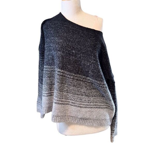 Culture ||  Hip & Modern lighter sweater. So many option on how to wear. - Picture 7 of 10